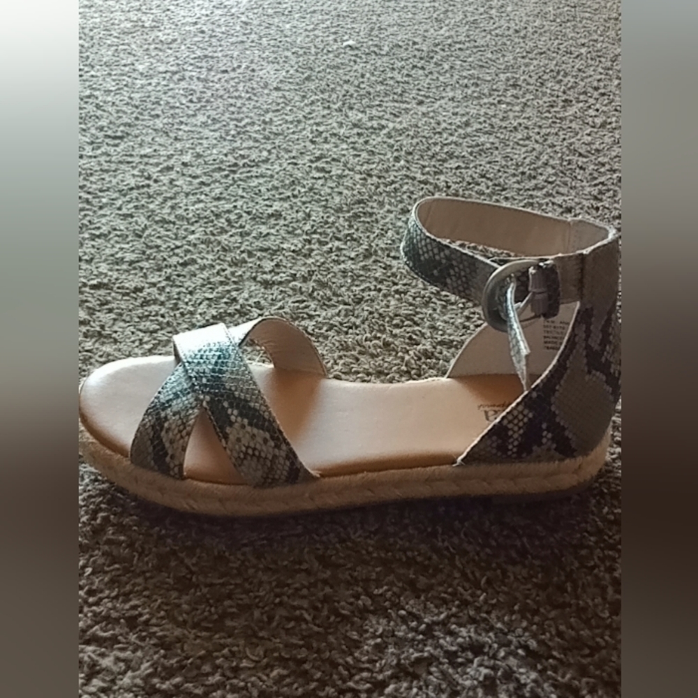 Sandals - Picture 2 of 2